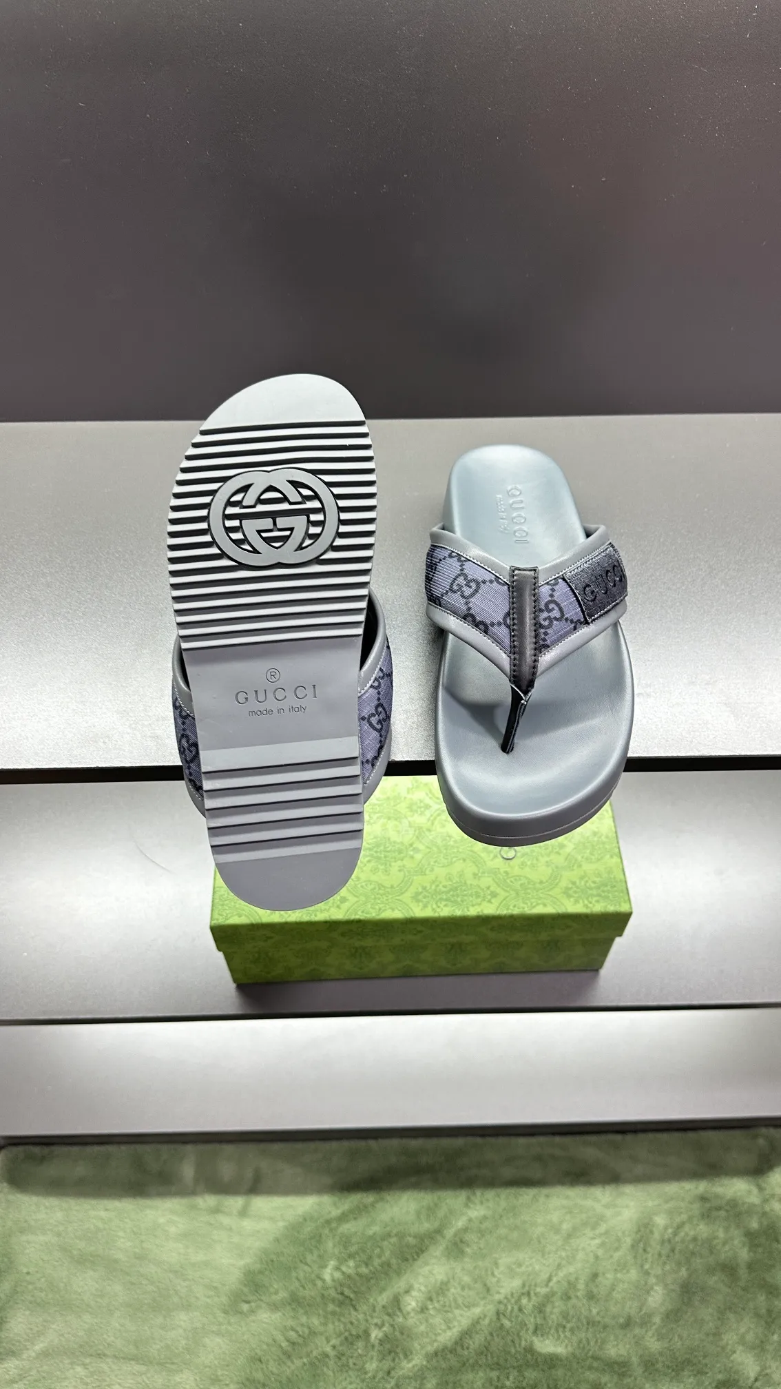 [G Family Couple Style] P: 300💰Female size 36~40 Men's size 39~45, (46. Custom-made Unisex GG slippers This slipper is made of GG polyester fiber and is decorated with a Gucci label on the front, adding a striking logo feel to the style. Beige GG recycled polyester fiber Unisex leather trim "Gucci Made in Italy" embroidered label Rubber sole Flat Made in Italy